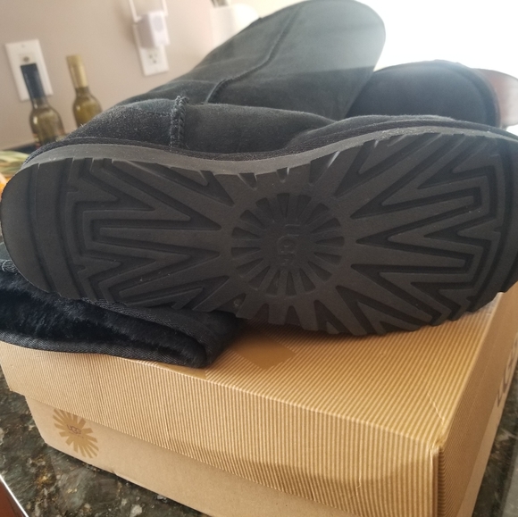Tall women's black UGGS size 9 - Picture 3 of 3